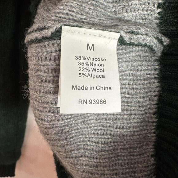 NWOT Boys Brooks Brothers Crewneck Sweater Forest Green Snowflake Medium - Picture 4 of 4